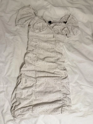 Miniklänning  - Jättefin klänning från H&M Divided, har endast använt den en gång 💓perfekt inför studenten etc