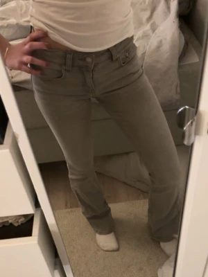 gråa jeans - snygga lågmidjade gråa jeans från lager 157, storlek xxs/full length! knappt använda 