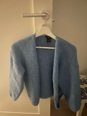 Kofta Lindex - Blå Kofta ifrån Lindex i strl. Xs/s. Använd 1 gång