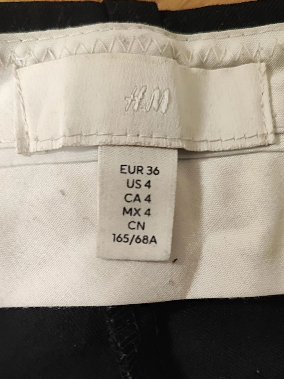 Svarta kostymbyxor från H&M - 1