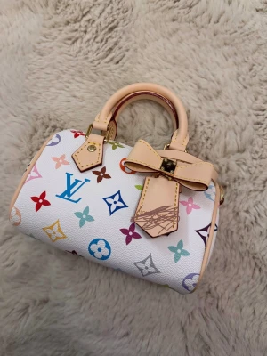 Vit väska - Murukamii nano vit väska, ny skick, pris diskuteras 