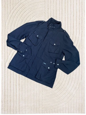 Woolrich fieldjacket  - Tjena säljer nu denna riktig feta Woolrich jackan till ett riktigt bra pris 