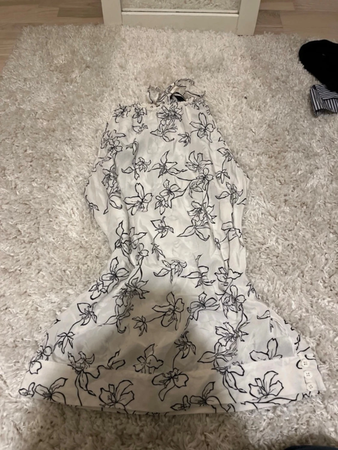 Vit halterneck med blommönster