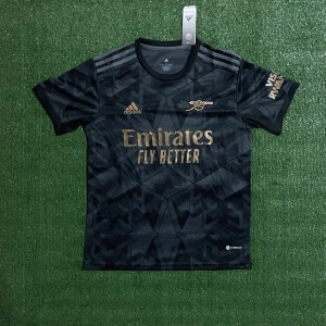 Arsenal Tröja - Säljer denna riktigt feta tröjan för ett riktigt bra pris. Skriv till om ni är intresserade eller har andra funderingar kring tröjan!