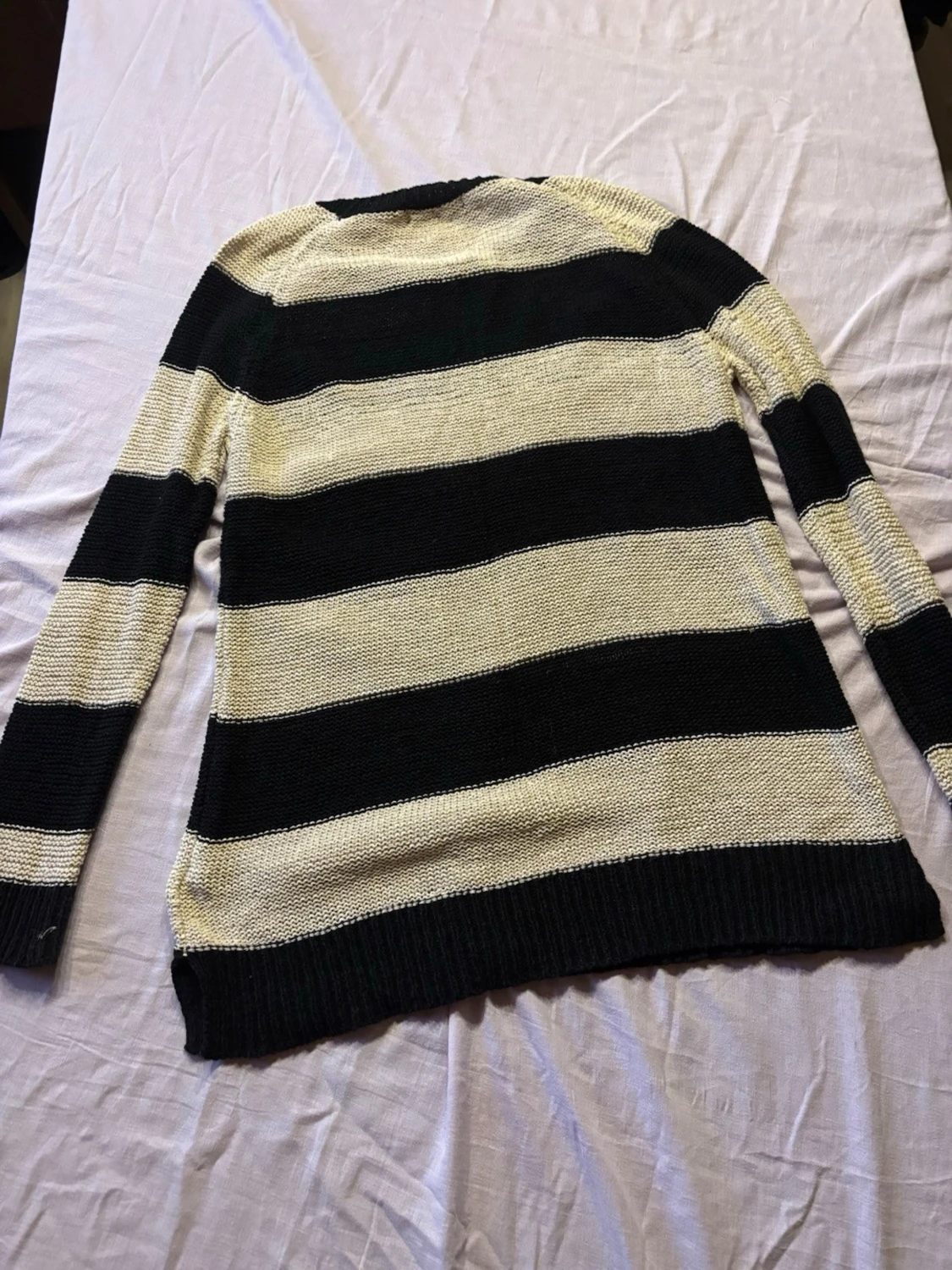 Randig stickad tröja svart och beige - 1