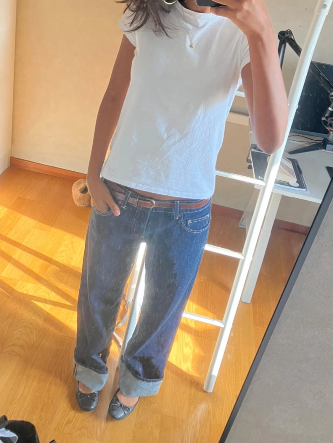 Mörkblå raka jeans med kontrastsömmar - 1