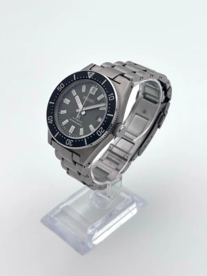 Seiko Prospex Diver - • Modell: Seiko Prospex Diver • Storlek: 40,5mm • Referens: Spb143 • År: 2020 • Skick: Mycket bra • Medföljer: Fullset + original gummiband