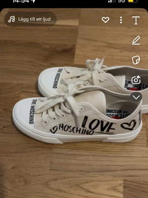123 - SÖKER DESSA SKOR I STORLEK 36. BETALAR 500kr FÖR DOM!!! 