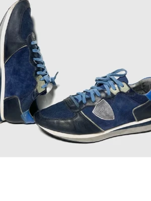 Blå sneakers från Philippe Model - Snygga phillemodelskor perfekt för våren, priset går att diskutera 