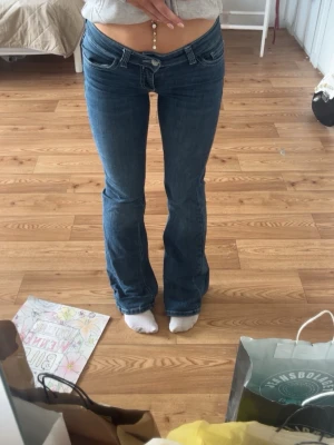 Nelly stitch jeans - Säljer dessa då dom inte kommer till användning! Skriv gärna om vill ha fler bilder på jeansen!