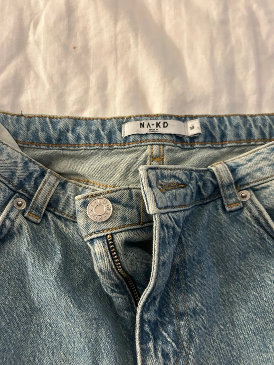 Ljusblå low/midwaist raka jeans från NA-KD - 2