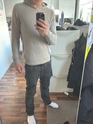  Oscar Jacobson merino/kashmir hoodie  - Helt ny skick, använt 1-2 gånger.