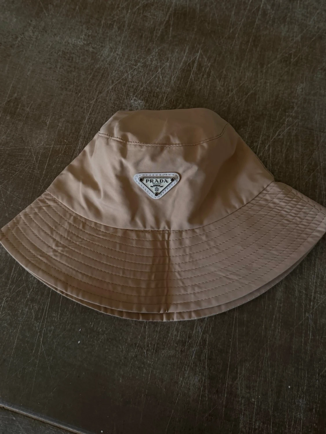Beige bucket hat från Prada - 1