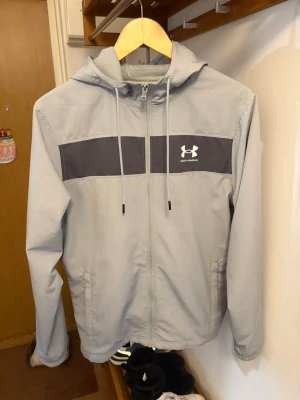Under armour jacka - Under armour jacka storlek S