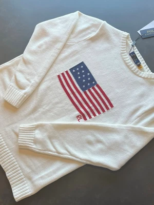 Ralph Lauren USA - Säljer en helt ny Ralph Lauren tröja! Tags och allt kvar, fungerande qr kod! Äkthets testad, hör av er vid frågor🔥