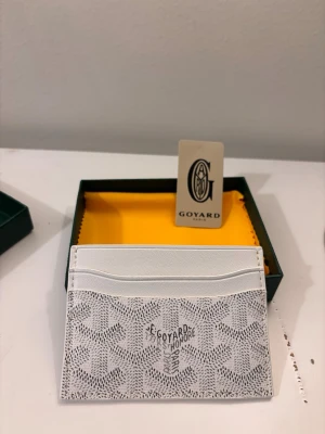 Vit plånbok - Den är helt ny. FRAKTAR ALLTID SAMMA DAG🤙🏾🫡