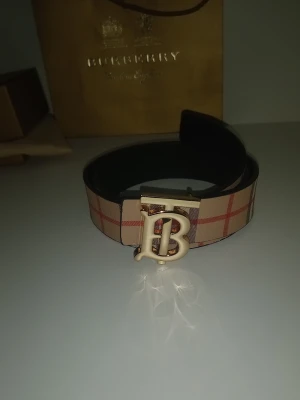 Berburry bälte - En snygg Berburry bälte. Den är helt ny har aldrig använt den✅️passar alla outfit typ💯✅️