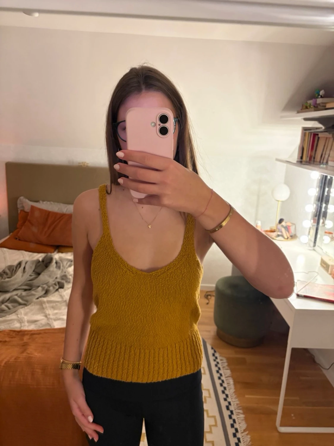 Senapsgul virkat linne