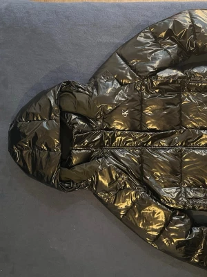 Calvin Klein dam jacka  - Skön varm Calvin Klein jacka som jag aldrig har användning till och den är i storlek M för damer