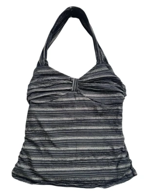 Haltertopp från B.Young - Svart halterneck topp med guldskimrande linjer och ryschad midja 💛Jag brukar vanligtvis ha strl XS i toppar för referens 