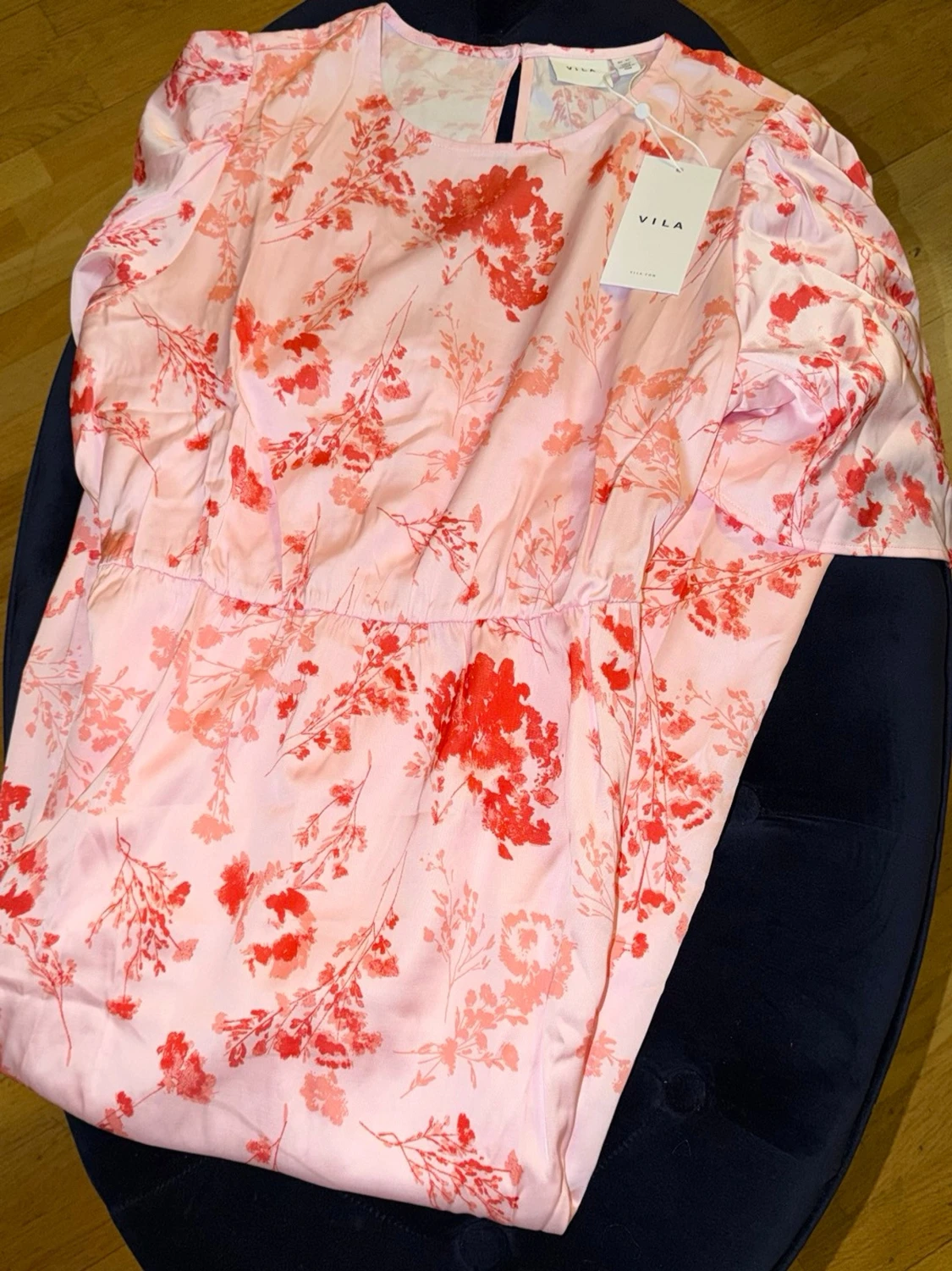 Ljusrosa blommig klänning från Vila