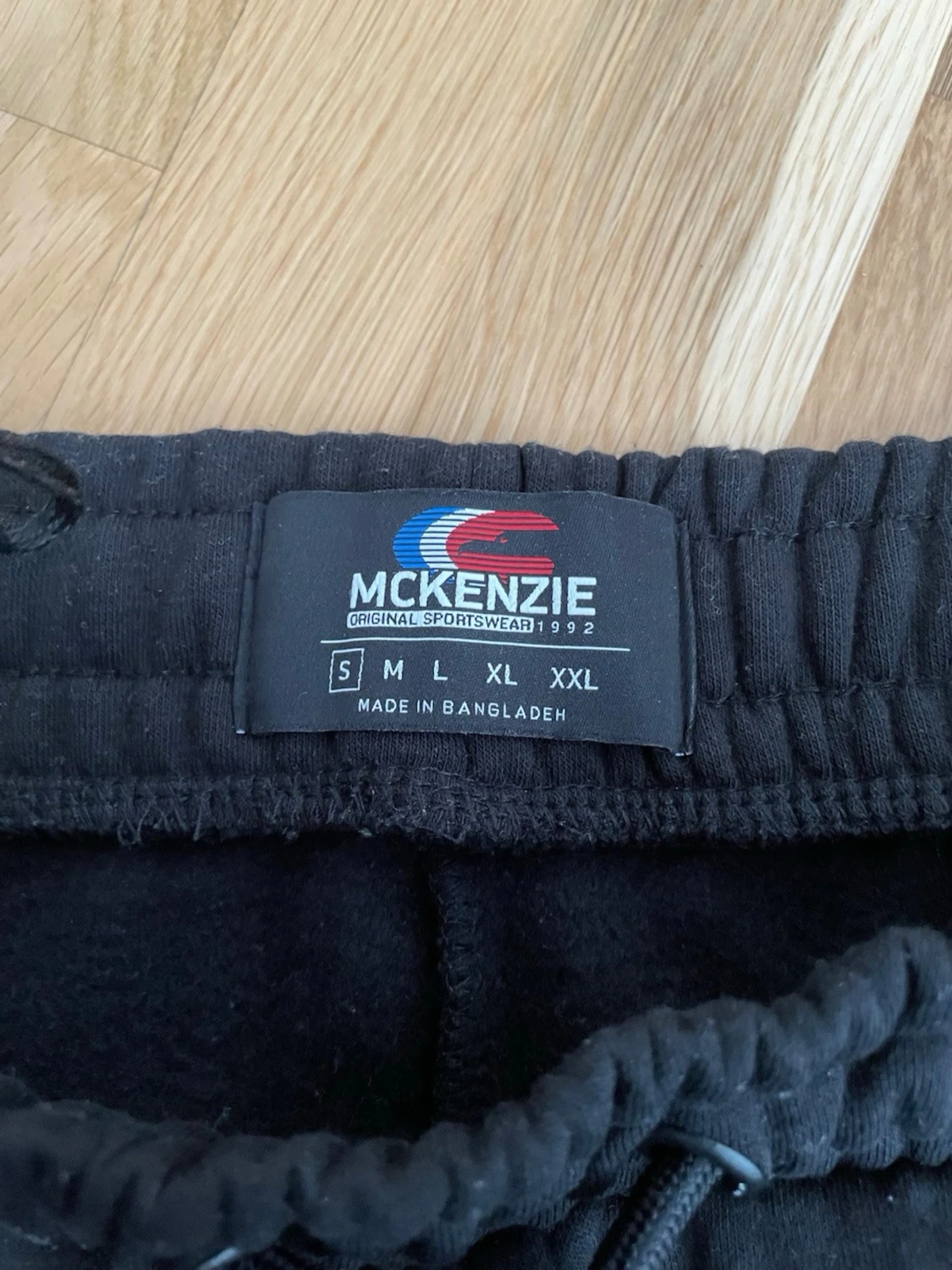 Svart set med hoodie och byxor - 4