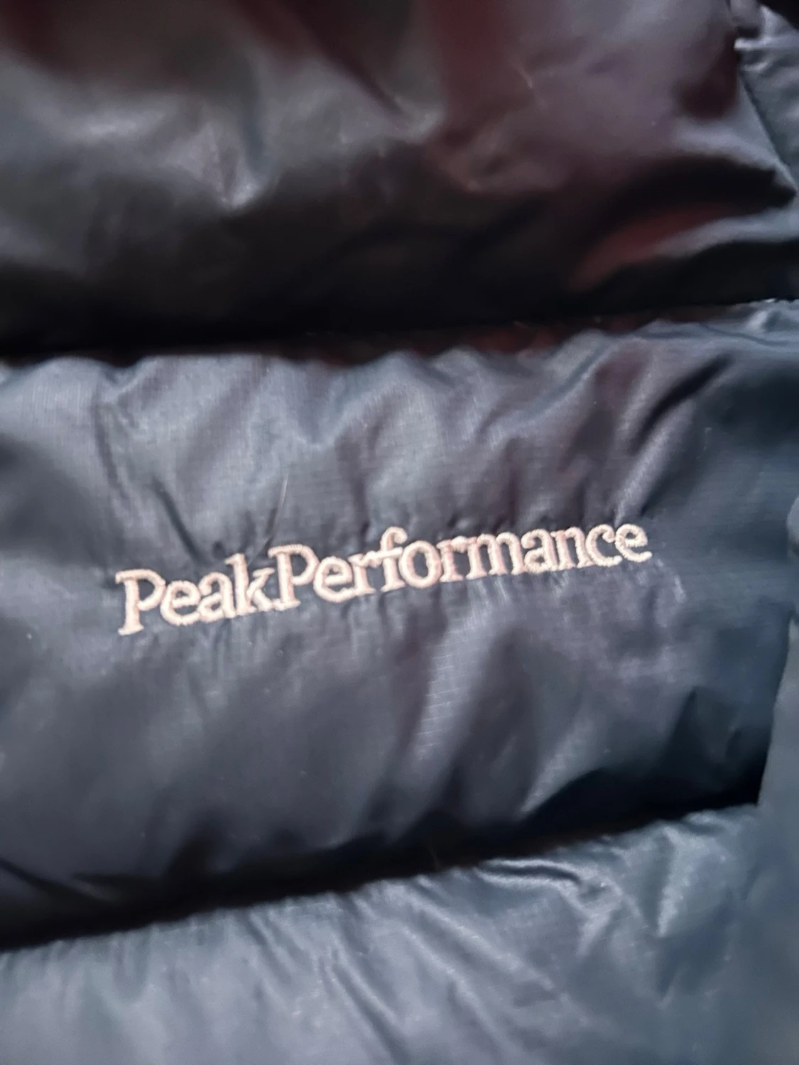 Svart dunjacka Peak Performance - 1