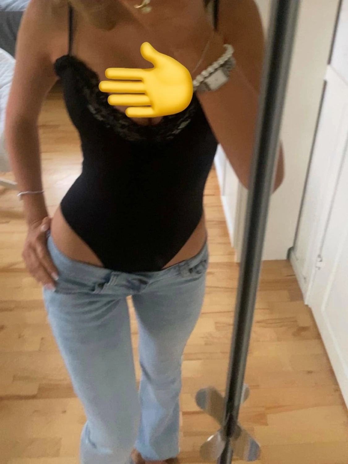 Svart spetsbody med tunna axelband - 1