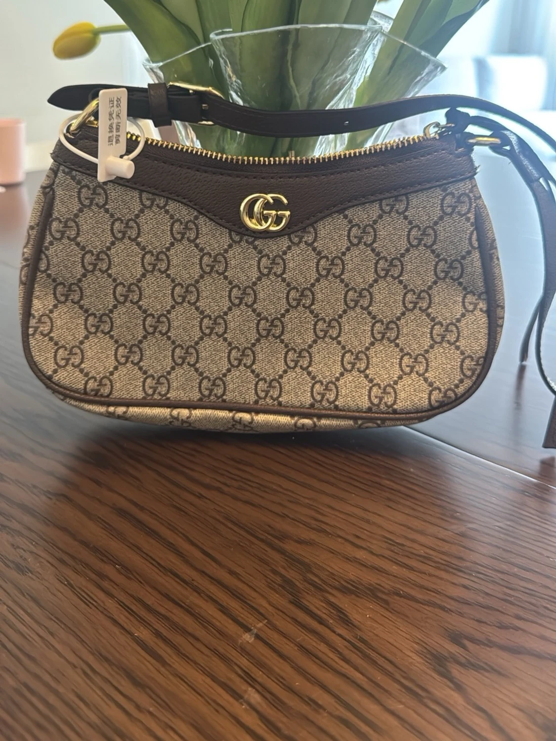 Beige axelremsväska