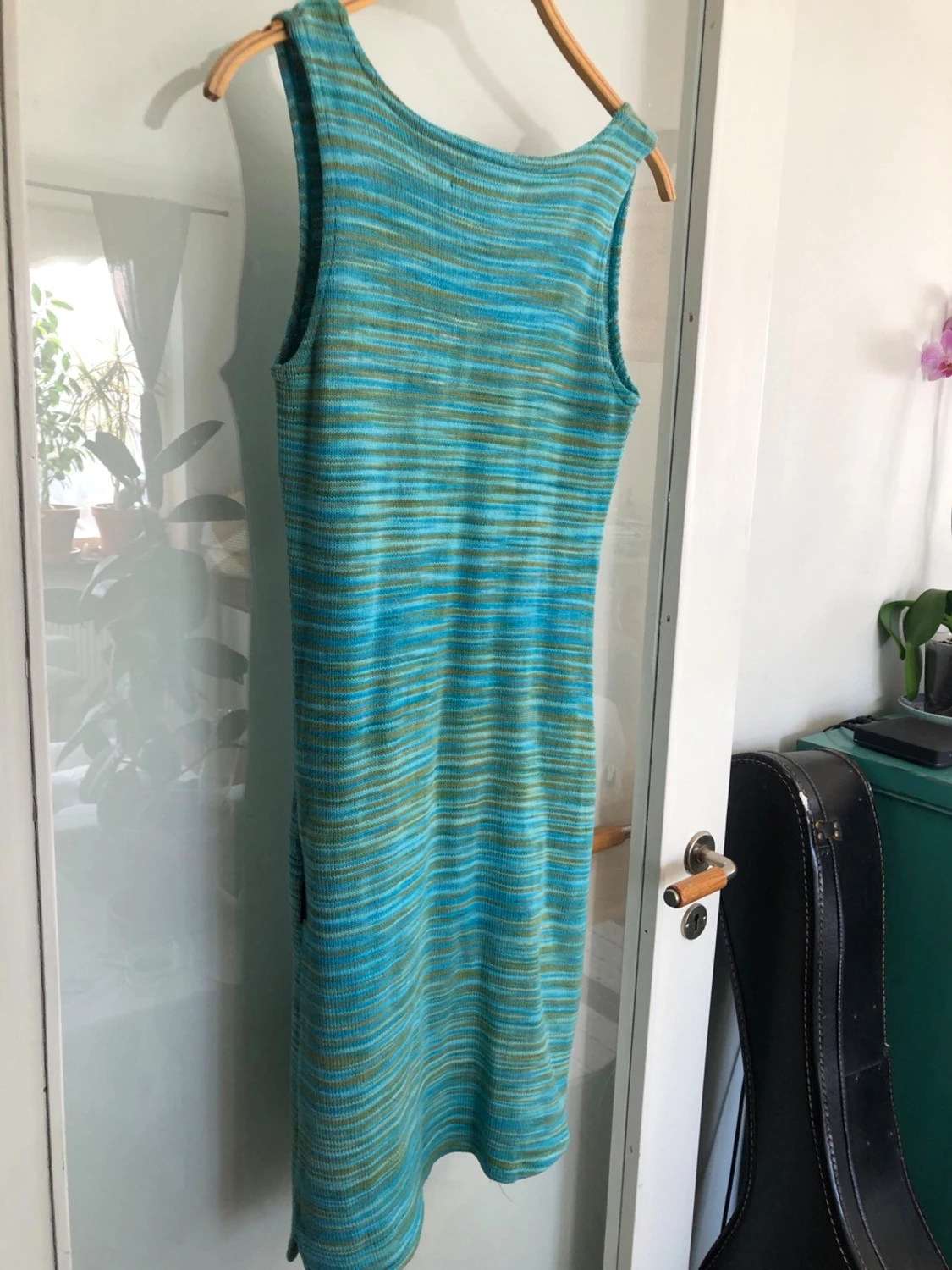 Stickad klänning i tirkosa toner från Ambra Stl S/M - 4