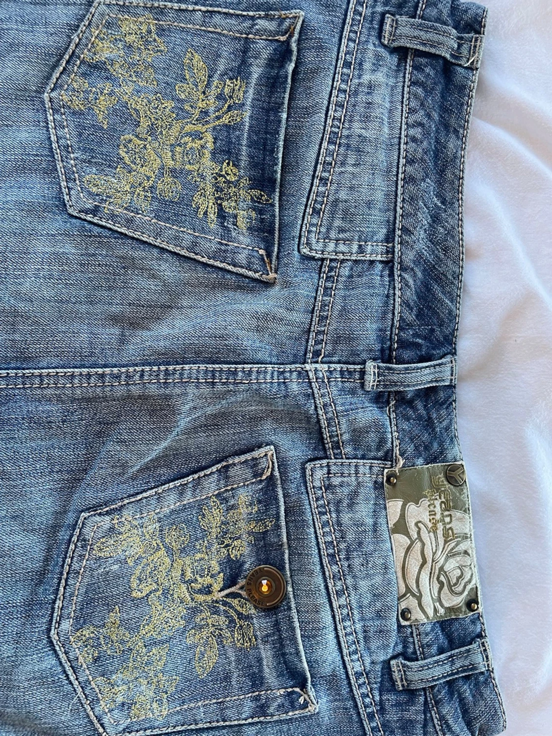 Blå jeanskjol med fickor med detalj - 2