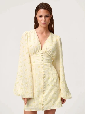 Ljusgul blommig omlottklänning - adoore  - Adoore klänning gul. Endaste använd 2ggr, inga tecken på slitage. Storlek S. Högt pris då den är som helt ny, men priset kan diskuteras 