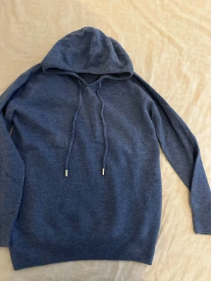 Stickad tröja  - En stickad tröja jättefin passar till allt och till sommaren 