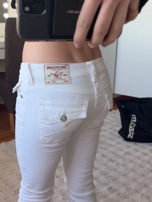 True religion jeans  - Vita true religion jeans med inget tecken på användning- inga slitningar, använda 3 gånger