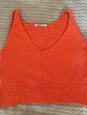 Topp - Korallfärgad damtopp köpt på gina tricot. Storlek S. Aldrig använts. 🌸