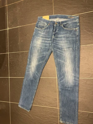 Dondup jeans George  - Dondup jeans George bra skick storlek 36! Bara att skicka vid funderingar! Priset är ej hugget i sten.