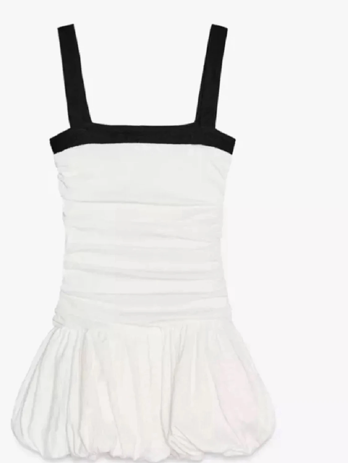 Vit kortklänning med svarta band