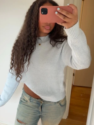 Ljusblå stickad tröja - Superfin och skön pastellblå stickad tröja🩵