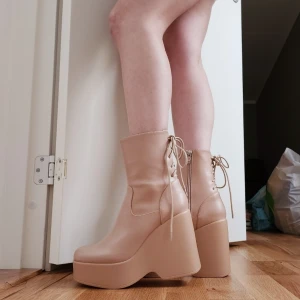 Boots - Snygga beiga boots köpta i Spanien✨️Inte hunnit komma till användning för min del, därav säljes de(nyskick)💖