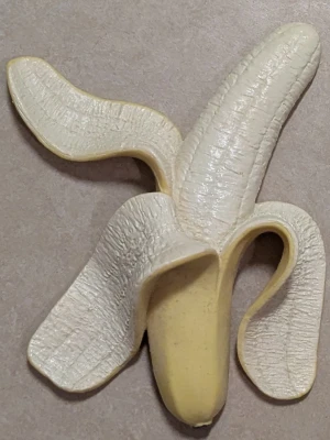 Plast banan ( leksak ) - Banan av plast .  Leksak ,  hård plast 