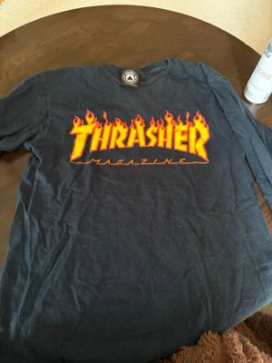 Långärmad Thrasher  - Långärmad tröja från Thrasher i storlek S. Ancänd några gånger och i bra skick! 