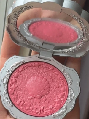 Flower Knows rouge - 05 - Authentic official Flower Knows blush, brand new and unopened. you will receive a brand-new, unopened item. The shade is shown in both indoor and outdoor lighting. 
