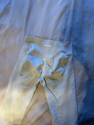 Dfyne träningsbyxor  - Dfyne träningsbyxor i färgen lunar rock i storlek s. Köpta på vinted, men för små för mig. 