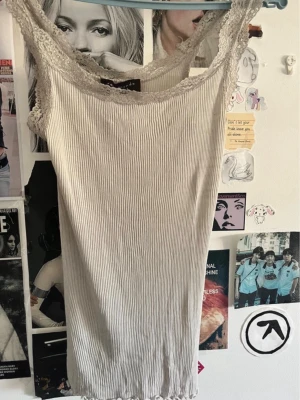 Y2k linne - Spets topp, BILDERNA ÄR MINA FRÅN MIN VINTED!! Storlek S passar även M, mycket bra skick