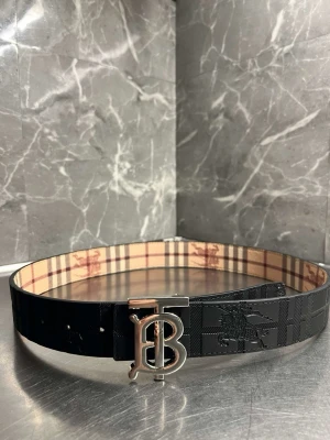 Bb bälte tvåsidigt  - Snygg bälte går att byta håll