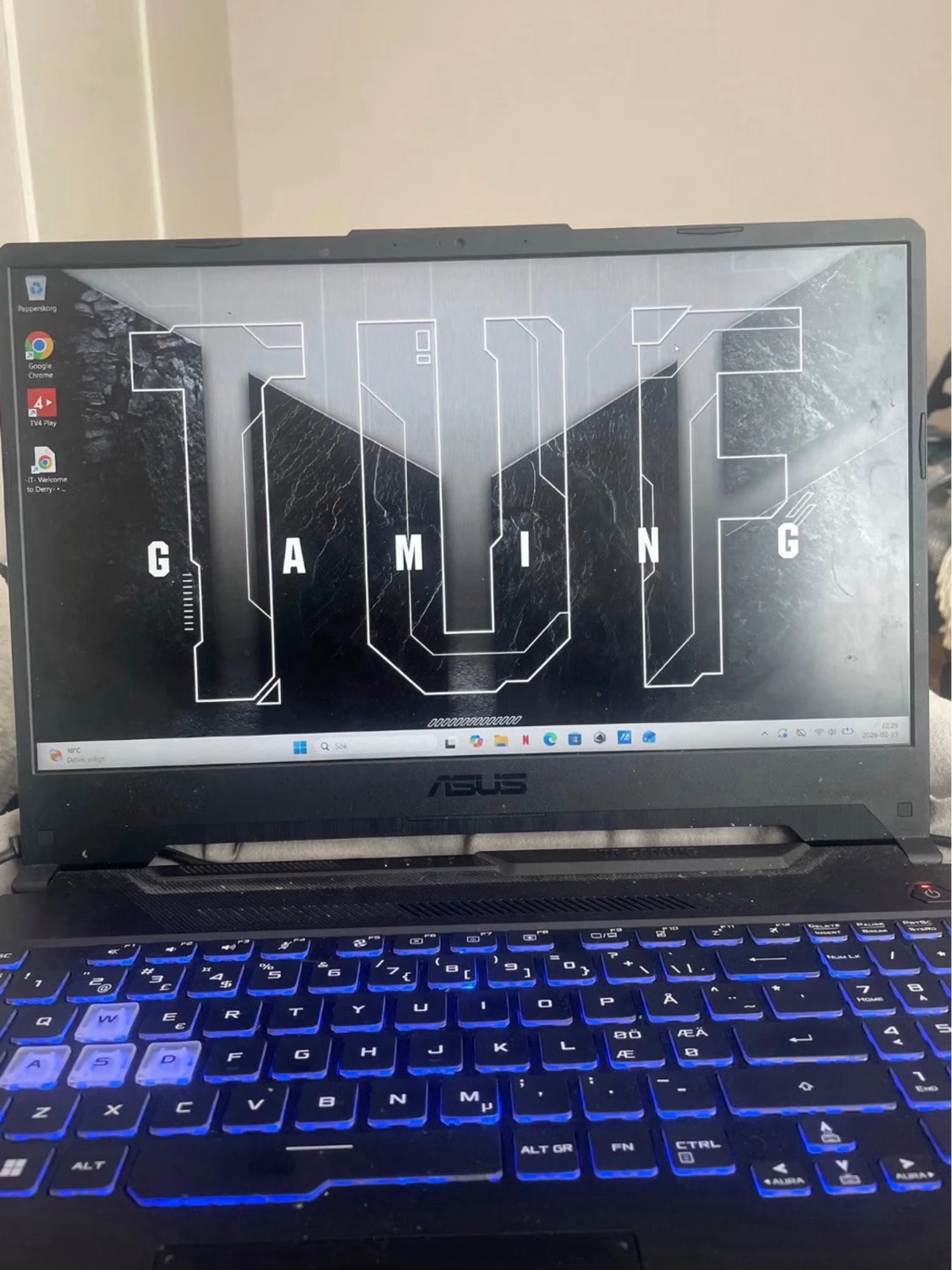 ASUS TUF Gaming laptop med laddare - 2