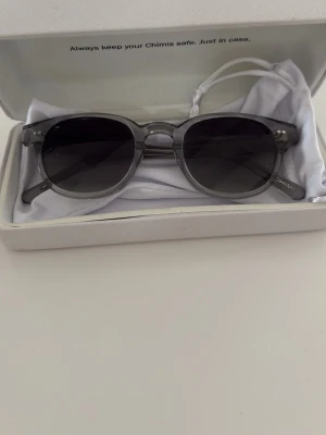 Chimi solglasögon  - Snygga solglasögon från Chimi modellen 01 grey💕💕