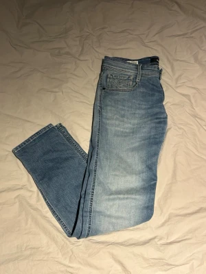 Replay Anbass - Perfekta för en avslappnad och trendig stil. Storlek 30/32