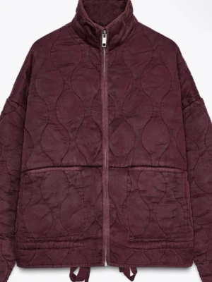 Vinröd Zara jacka  - As snygg vår jacka från Zara! Säljer för den inte kommer till användning! Passar för doh som bär xs-m❣️❣️skriv för fler bilder❤️‍🔥