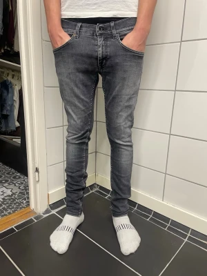 Tiger of Sweden jeans - Säljer dessa sjukt feta tiger of Sweden jeans. Storlek 30 32. Men passar som 28 30. Hör av er vid funderingar!😁🙌